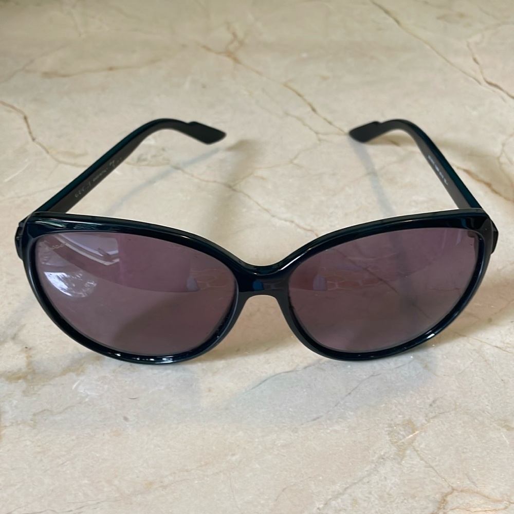 Genuine Gucci Sunglasses Black frame purple lenses green and red arms